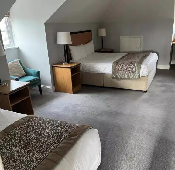 Отель The Riverside House