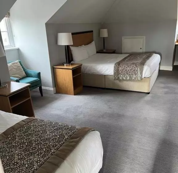 Отель The Riverside House