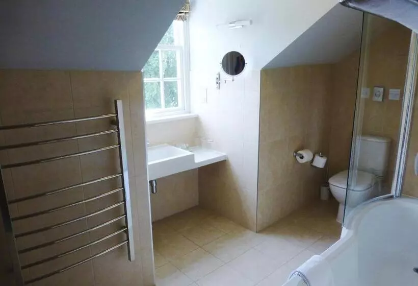 Отель The Riverside House