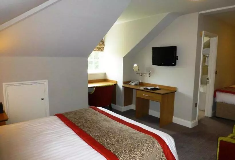 Отель The Riverside House