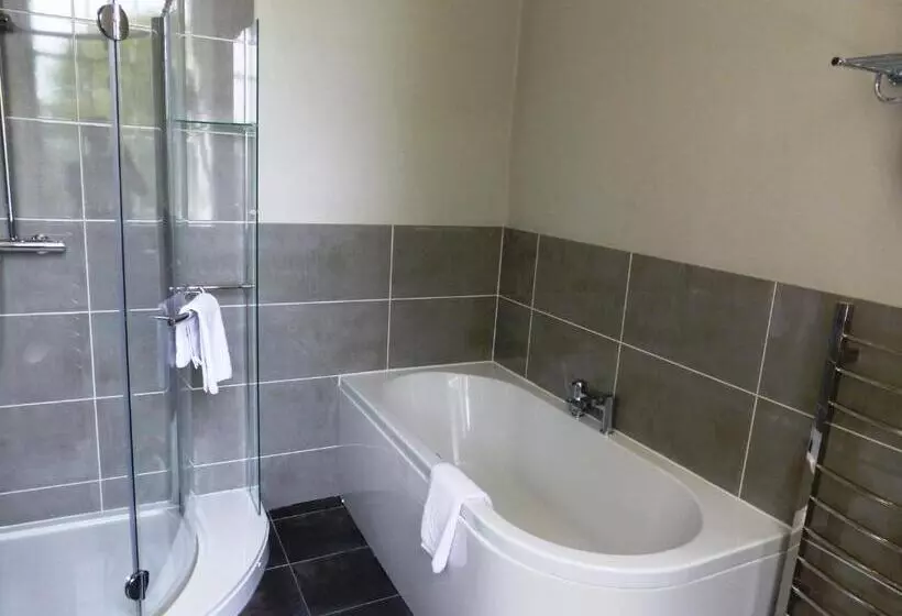 Отель The Riverside House