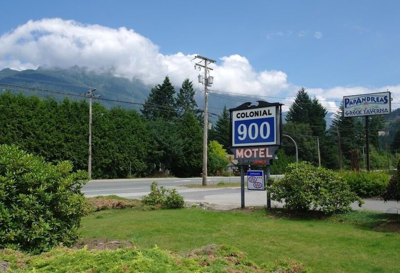 Colonial 900 Motel
