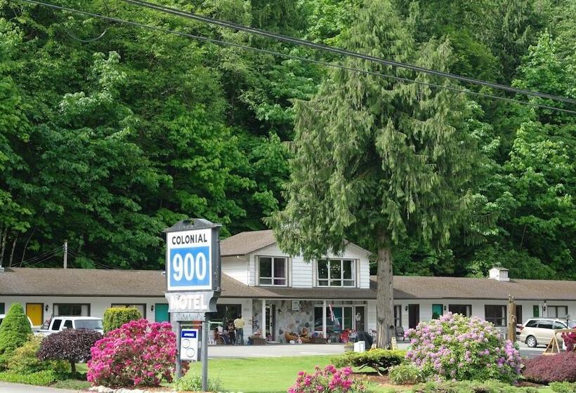 Colonial 900 Motel