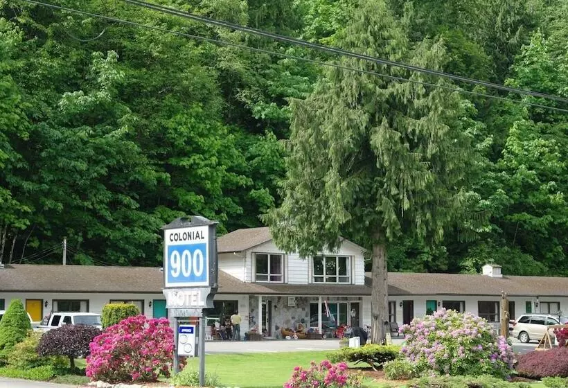 Colonial 900 Motel