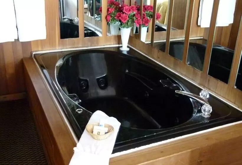 Country Squire Motel