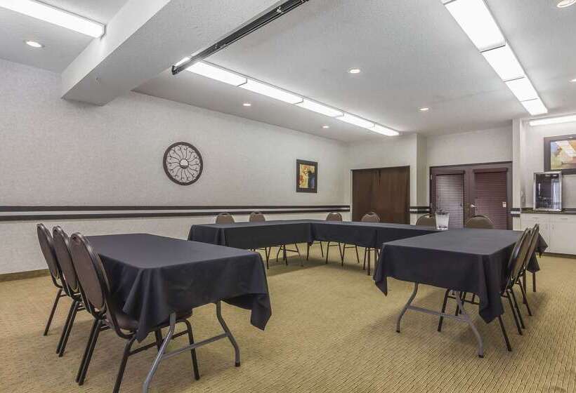 هتل Comfort Inn & Suites