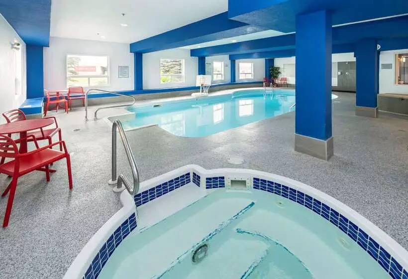 호텔 Comfort Inn & Suites