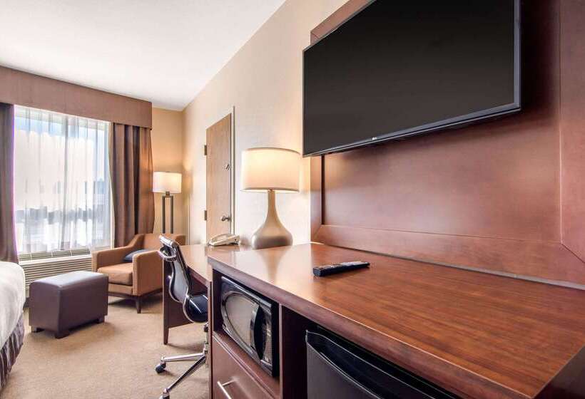 هتل Comfort Inn & Suites