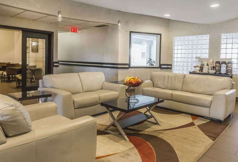 هتل Comfort Inn & Suites