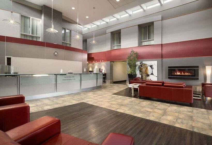 هتل Days Inn By Wyndham Estevan