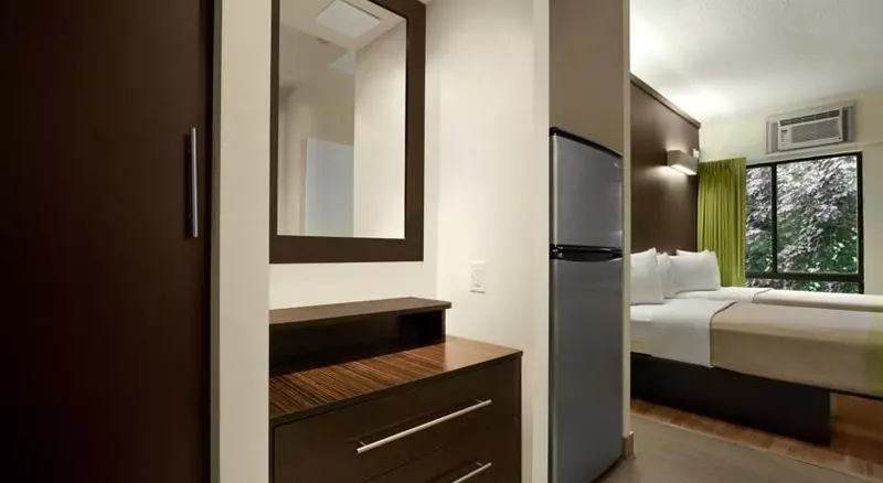 Studio 6 Downtown Toronto