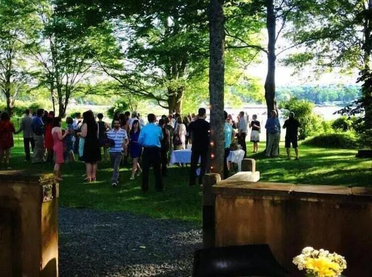 Bed and Breakfast Lanes Privateer Inn