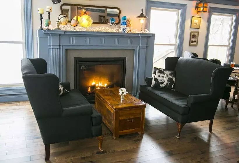 Bed and Breakfast Lanes Privateer Inn