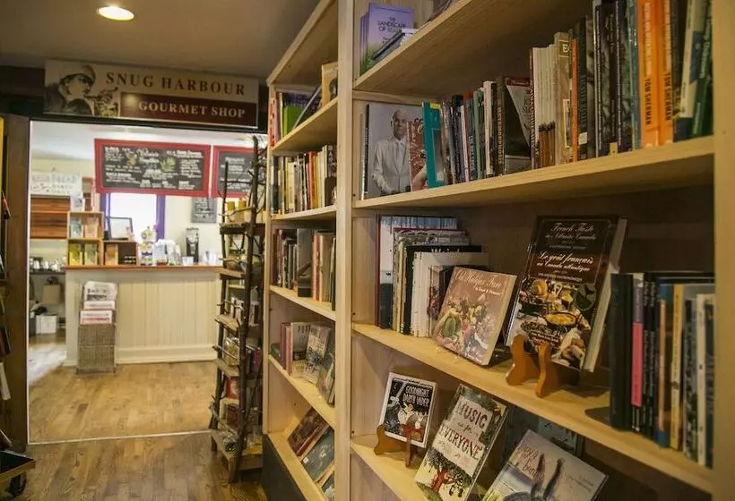 Bed and Breakfast Lanes Privateer Inn