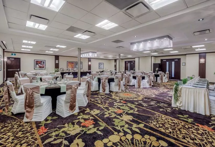 ホテル Best Western Plus Edmonton Airport