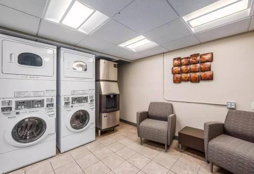 Coast Calgary Downtown Hotel & Suites By Apa