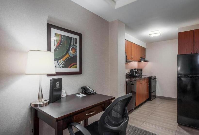 Coast Calgary Downtown Hotel & Suites By Apa