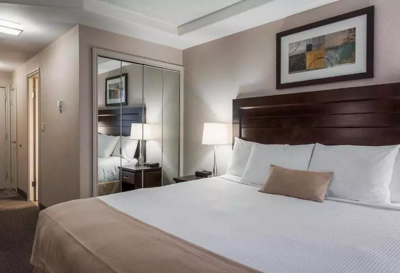 Coast Calgary Downtown Hotel & Suites By Apa