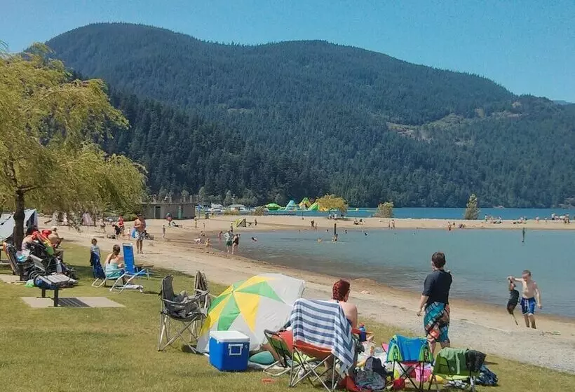 בית מלון כפרי Harrison Lake