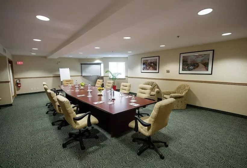 בית מלון כפרי Harrison Lake