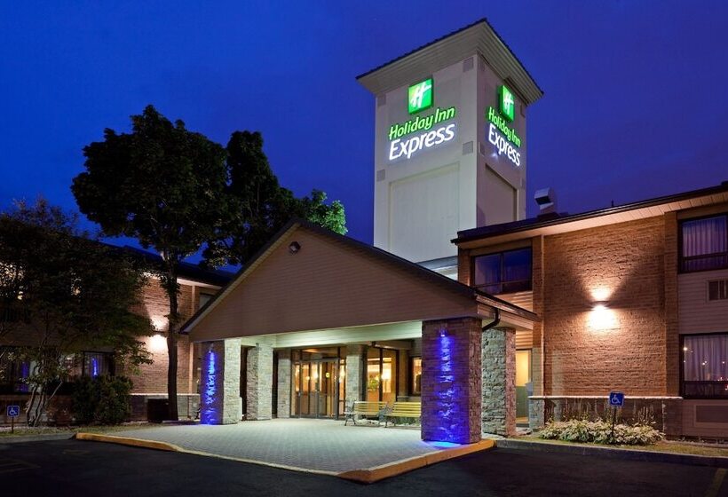 Отель Holiday Inn Express Toronto East Scarborough By Ihg