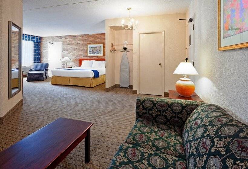 Отель Holiday Inn Express Toronto East Scarborough By Ihg