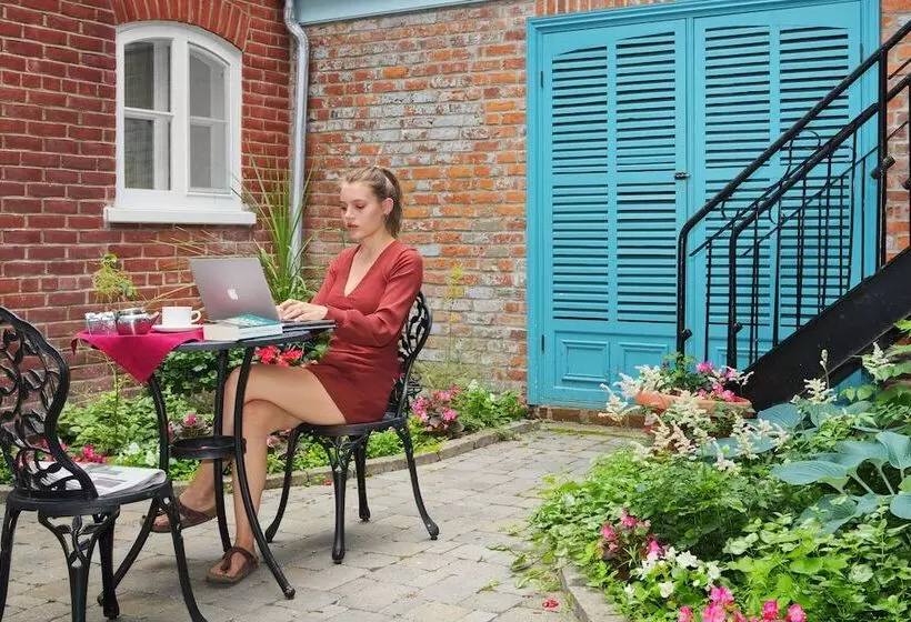 Отель Manoir D Auteuil