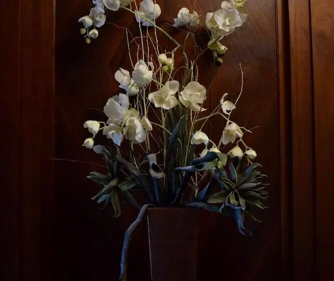 Отель Manoir D Auteuil