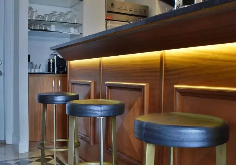 Отель Manoir D Auteuil