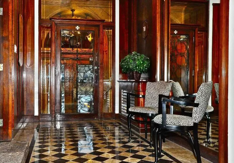 Отель Manoir D Auteuil