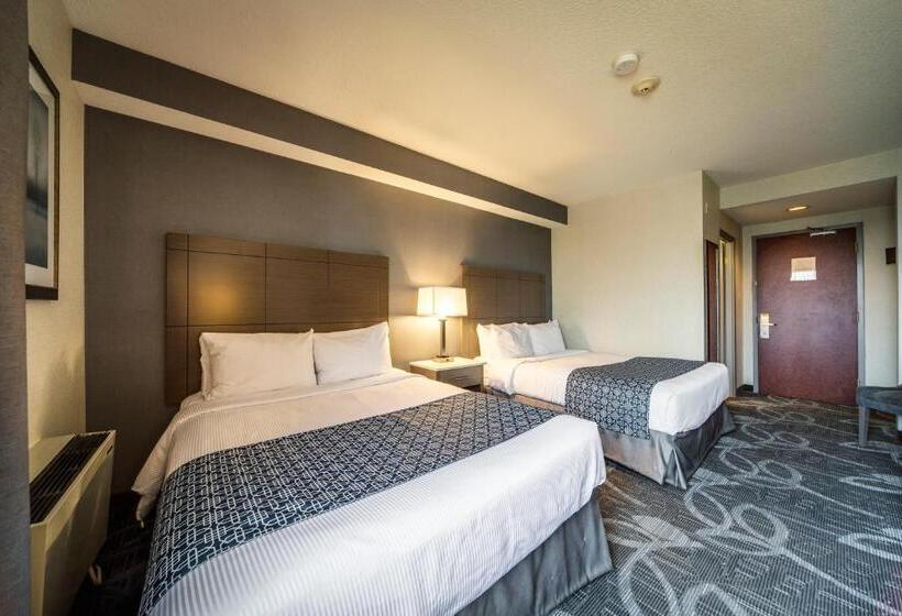 Hotel Monte Carlo Inn Airport Suites