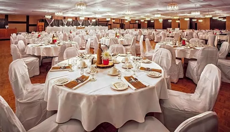 فندق Days Inn & Conference Centre By Wyndham Camrose Norsemen