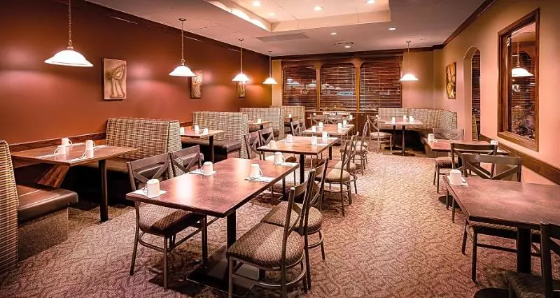 فندق Days Inn & Conference Centre By Wyndham Camrose Norsemen