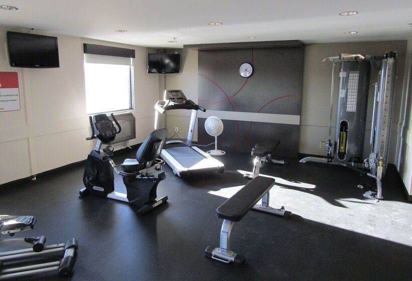 هتل Ramada By Wyndham Saskatoon