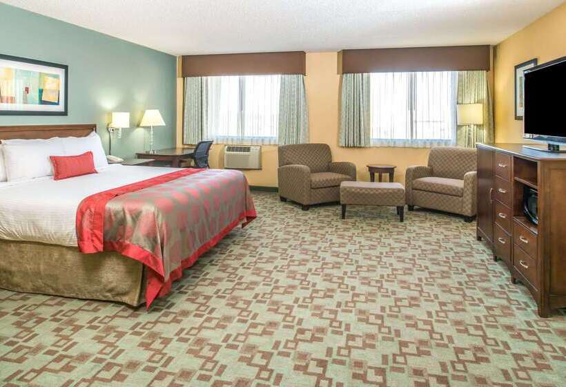 هتل Ramada By Wyndham Saskatoon