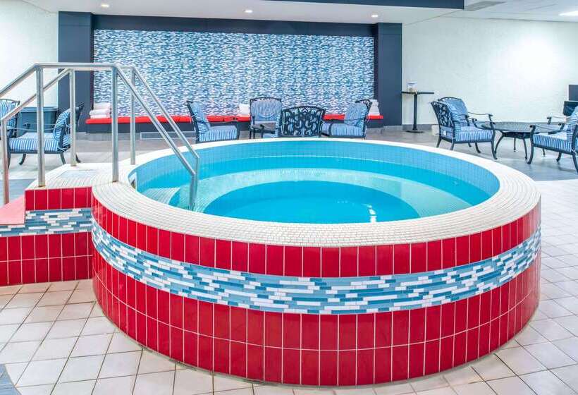 هتل Ramada By Wyndham Saskatoon