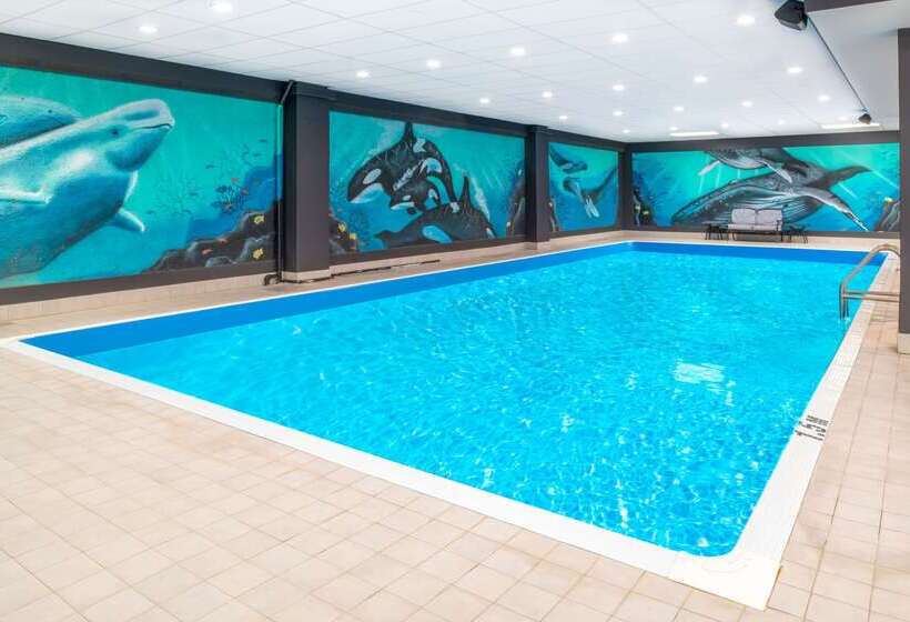 هتل Ramada By Wyndham Saskatoon