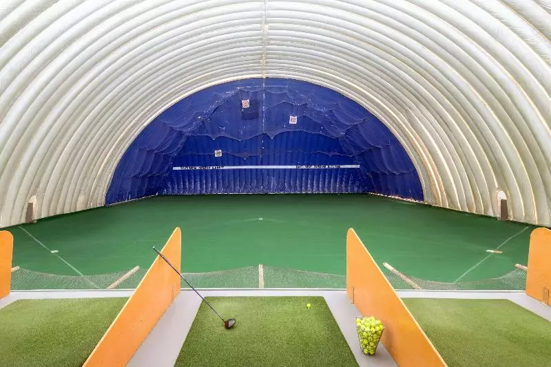 Отель Ramada By Wyndham Saskatoon