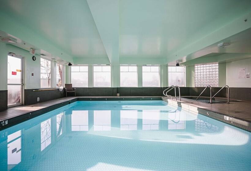 בית מלון כפרי Ramada By Wyndham Surrey/langley