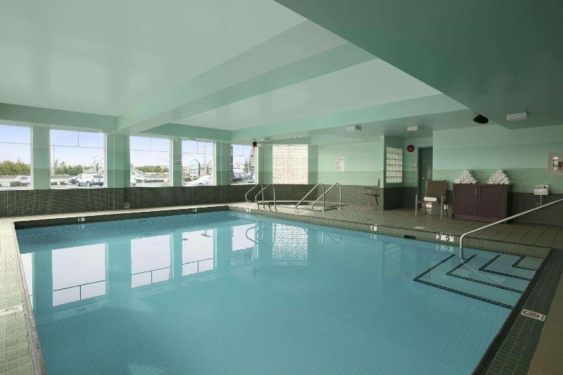 בית מלון כפרי Ramada By Wyndham Surrey/langley