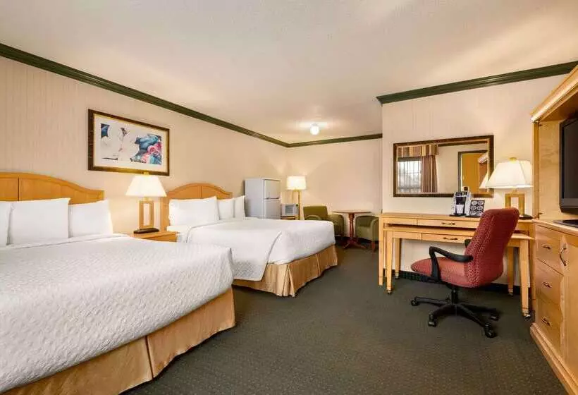 فندق Travelodge By Wyndham Dawson Creek