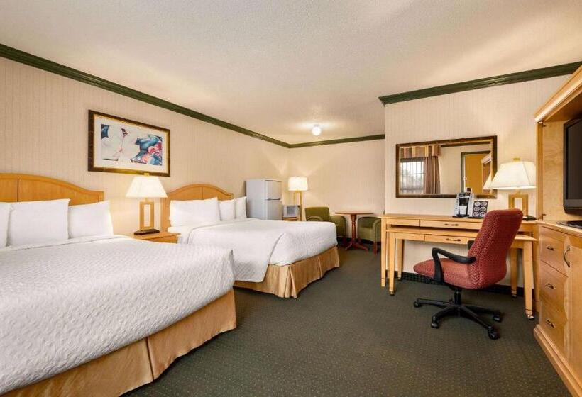 فندق Travelodge By Wyndham Dawson Creek