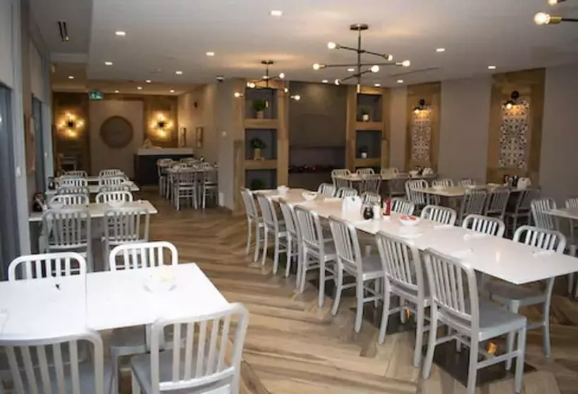 Vittoria Hotel & Suites