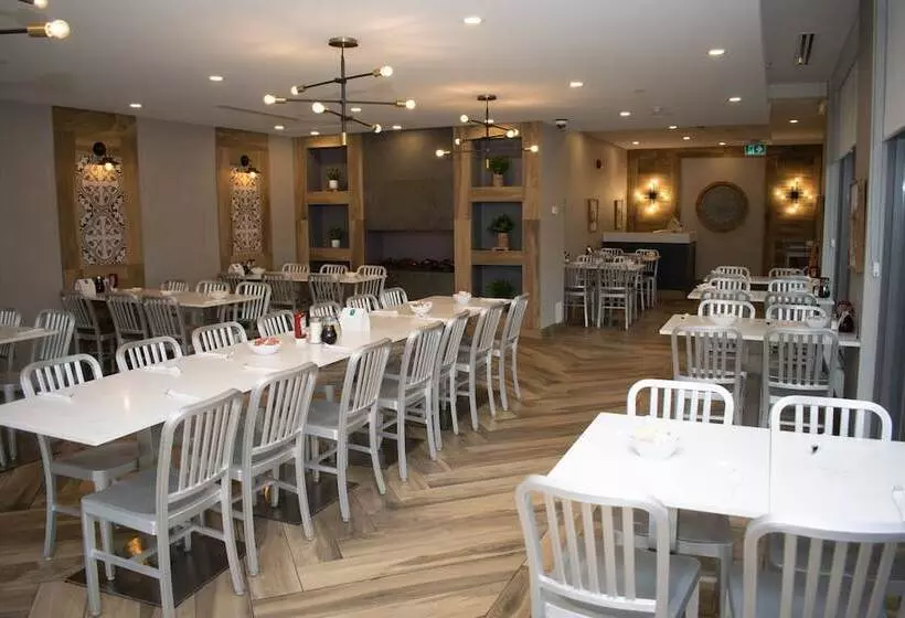 Vittoria Hotel & Suites