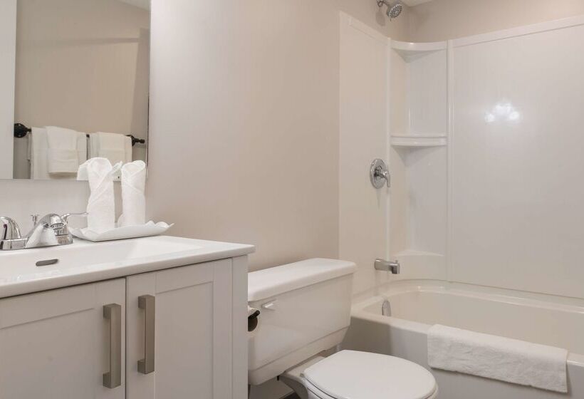 هتل Canadas Best Value Inn & Suites Charlottetown