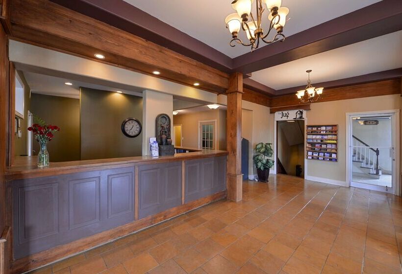 هتل Canadas Best Value Inn & Suites Charlottetown