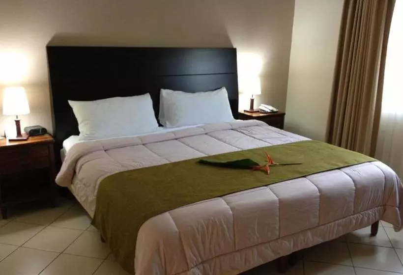 هتل Las Espuelas, Bar & Restaurant