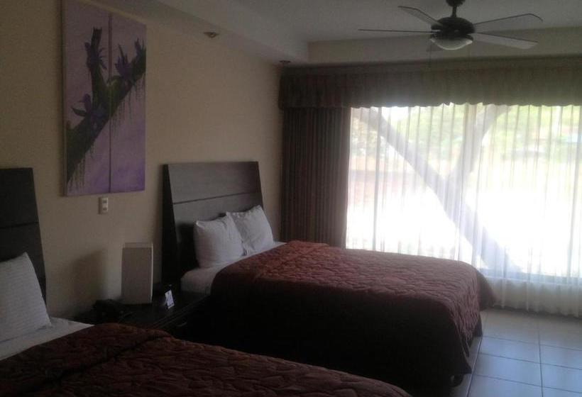 هتل Las Espuelas, Bar & Restaurant