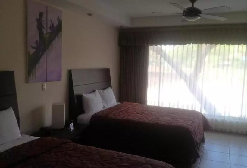 هتل Las Espuelas, Bar & Restaurant