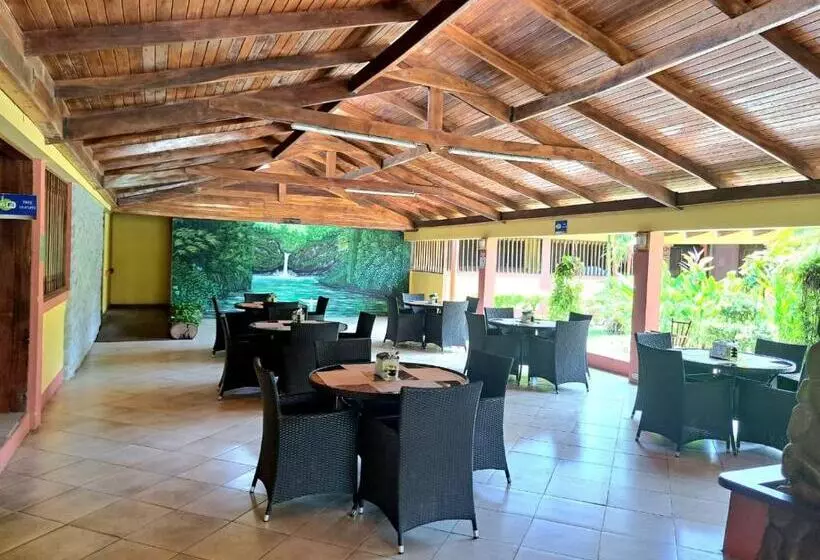 هتل Las Espuelas, Bar & Restaurant